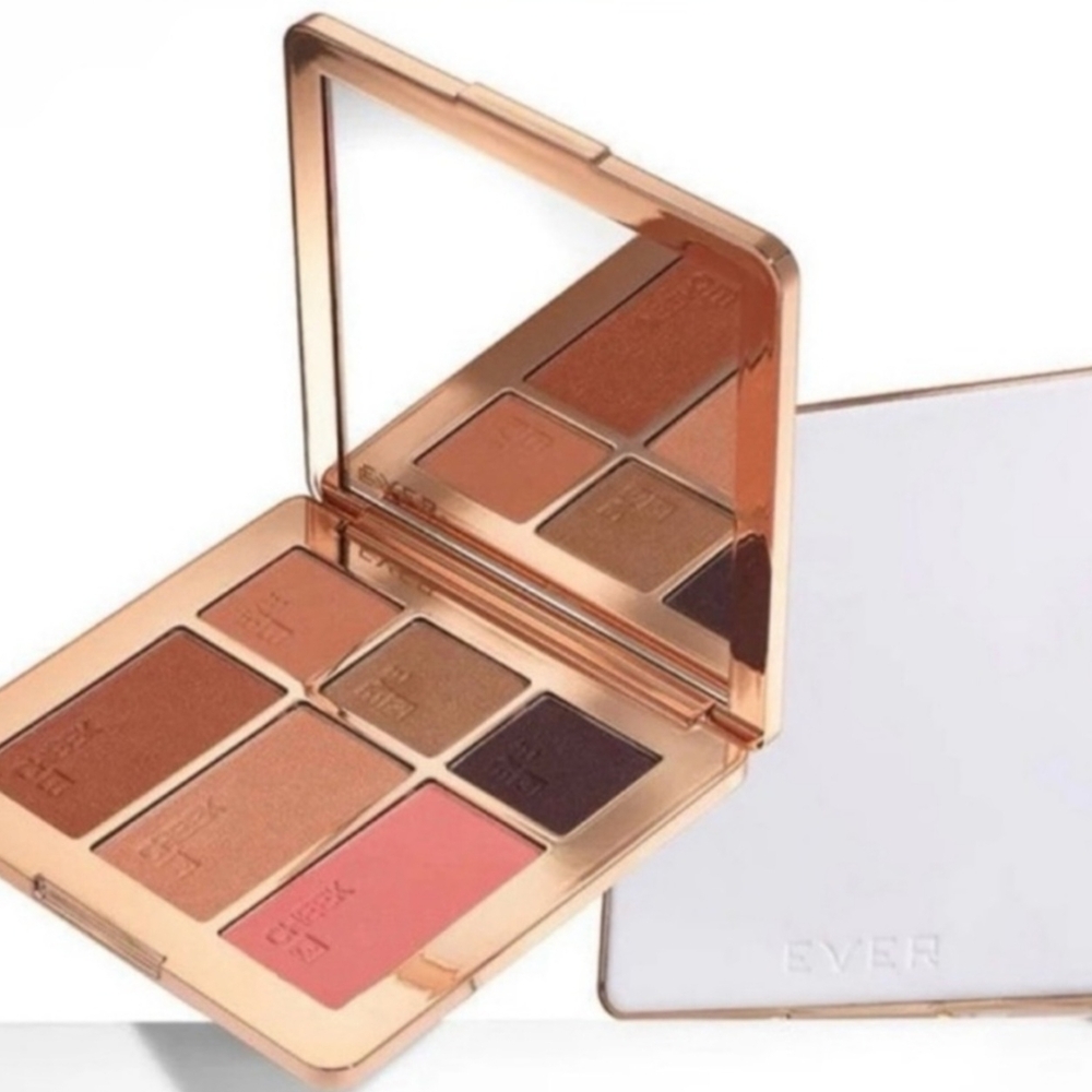 EVER Out The Door Cheek And Eye Pallette & Brush Set  SALE SALE SALE